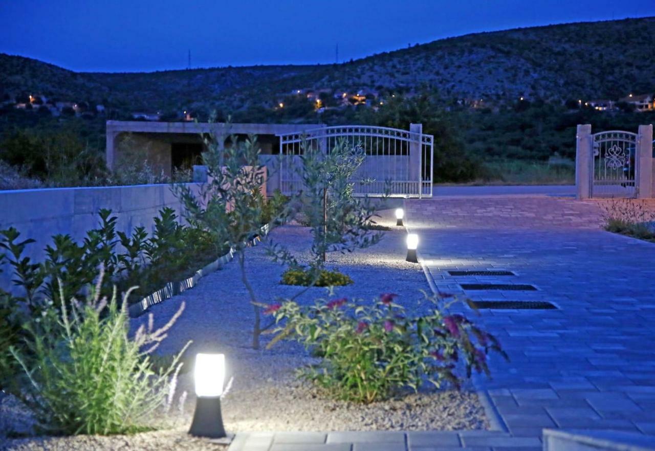 Modern Guest House Rak With Beautiful Pool Šibenik Dış mekan fotoğraf