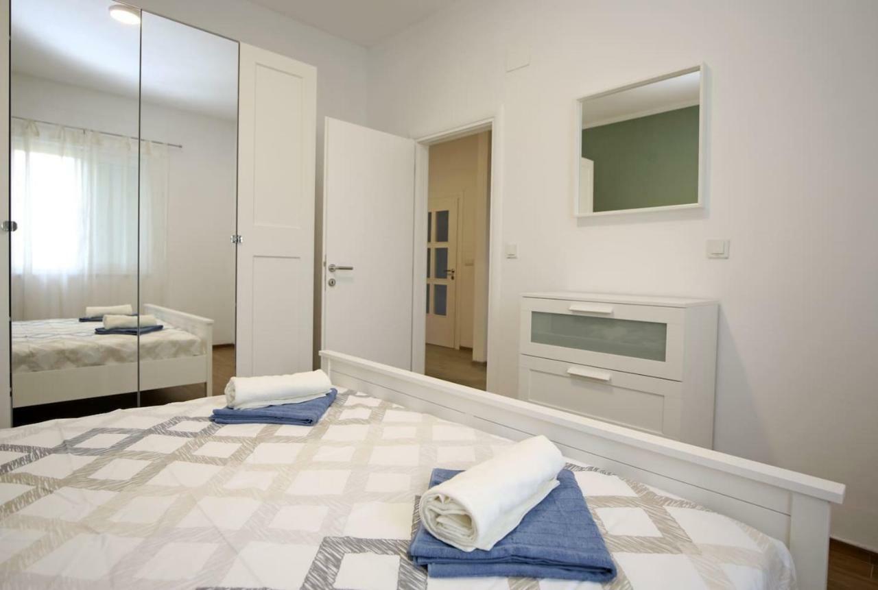 Modern Guest House Rak With Beautiful Pool Šibenik Dış mekan fotoğraf