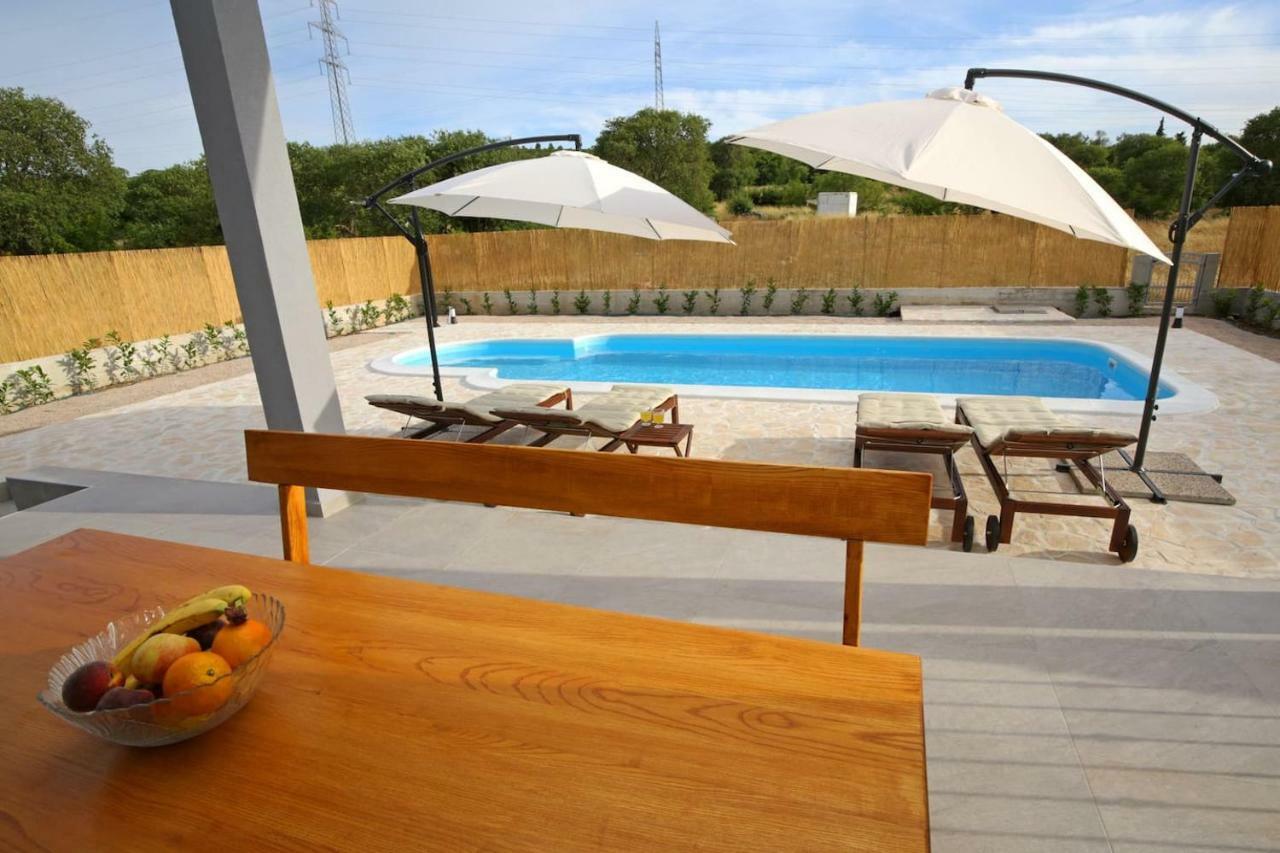 Modern Guest House Rak With Beautiful Pool Šibenik Dış mekan fotoğraf
