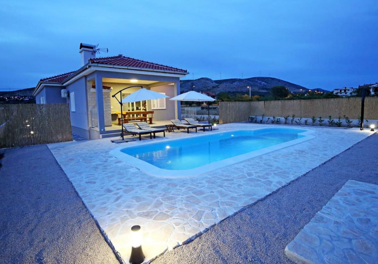 Modern Guest House Rak With Beautiful Pool Šibenik Dış mekan fotoğraf