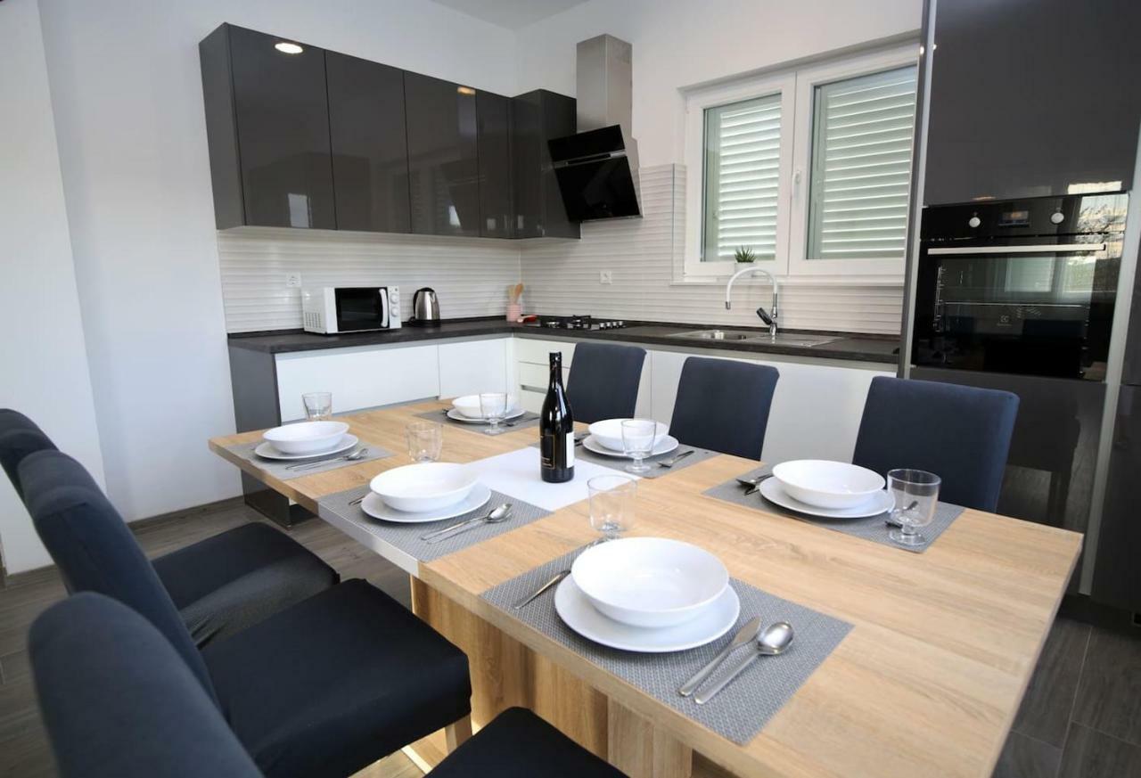 Modern Guest House Rak With Beautiful Pool Šibenik Dış mekan fotoğraf